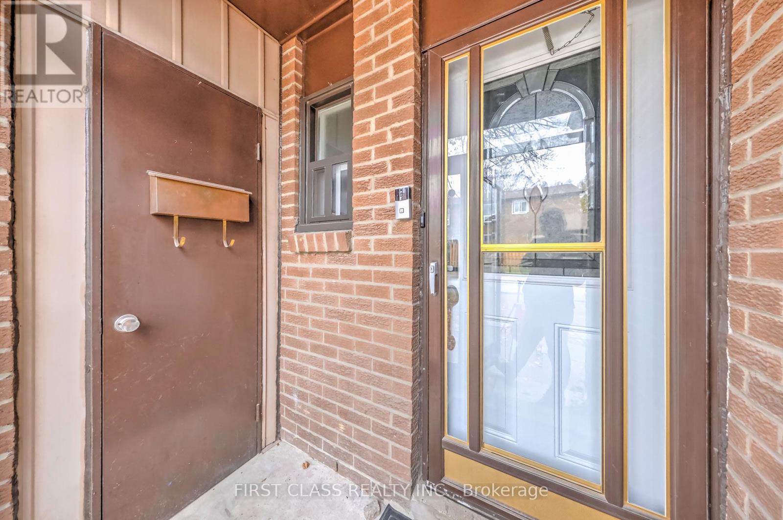 Property at 112 - 106 CHESTER LE BOULEVARD image 4