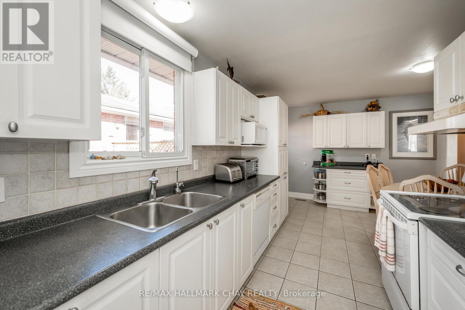 28 Brown Street, New Tecumseth, Ontario  L0G 1W0 - Photo 8 - N12094708