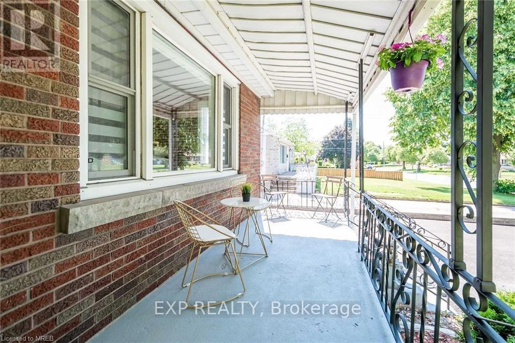 6314 Margaret Street, Niagara Falls, Ontario  L2G 2T3 - Photo 2 - X12094711