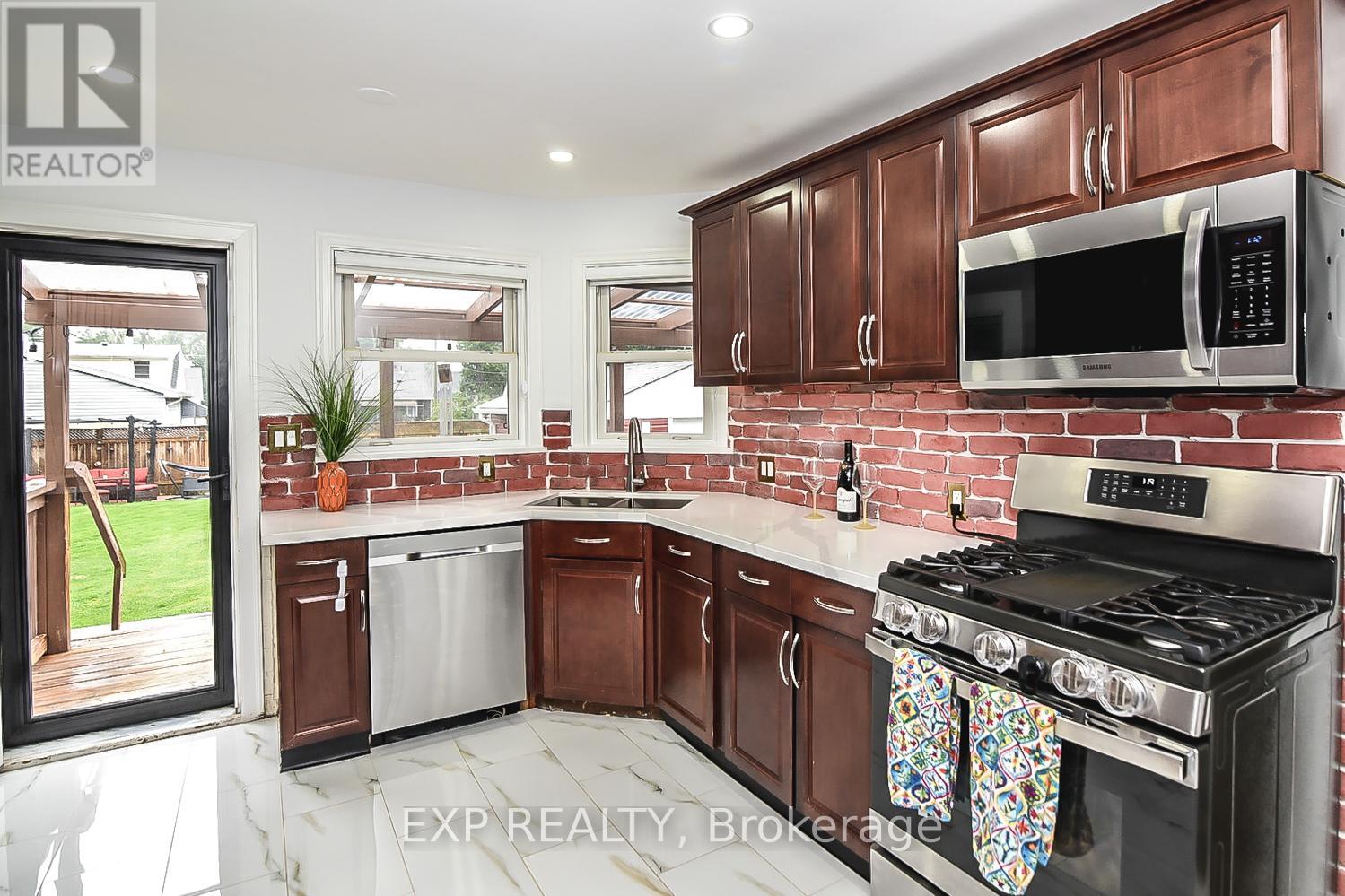 6314 Margaret Street, Niagara Falls, Ontario  L2G 2T3 - Photo 8 - X12094711