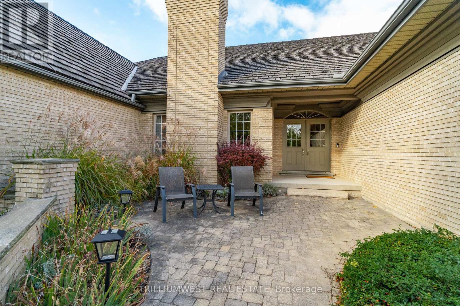 9 - 260 Deer Ridge Drive, Kitchener, Ontario  N2P 2M3 - Photo 2 - X12094732