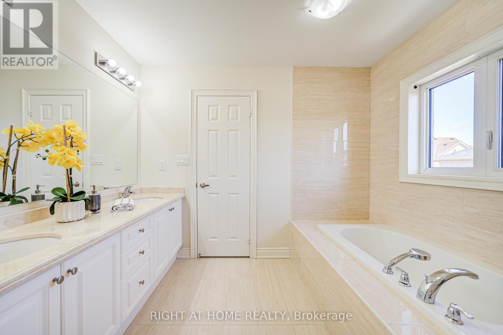 498 Wheat Boom Drive, Oakville, Ontario  L6H 0S7 - Photo 21 - W12091181