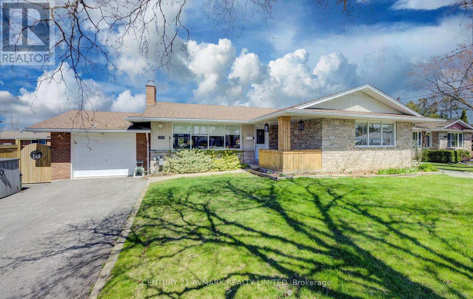 273 Lakeshore Road, St. Catharines, Ontario  L2M 1R9 - Photo 1 - X12094776