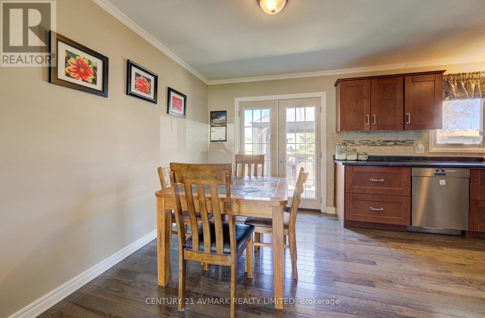 273 Lakeshore Road, St. Catharines, Ontario  L2M 1R9 - Photo 11 - X12094776