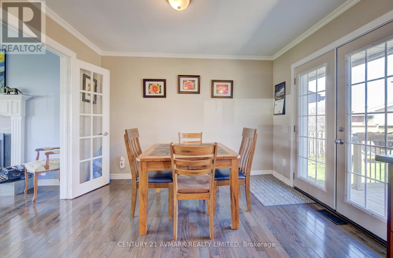 273 Lakeshore Road, St. Catharines, Ontario  L2M 1R9 - Photo 12 - X12094776
