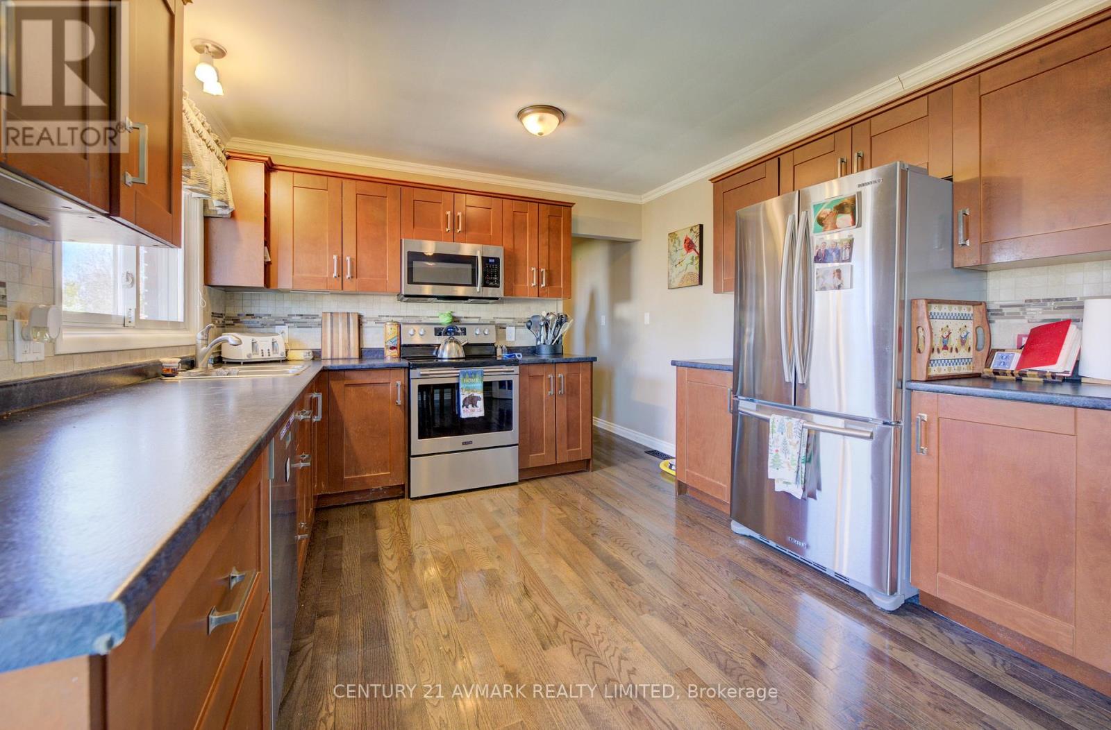 273 Lakeshore Road, St. Catharines, Ontario  L2M 1R9 - Photo 13 - X12094776