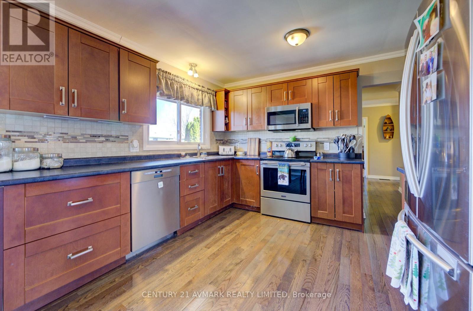 273 Lakeshore Road, St. Catharines, Ontario  L2M 1R9 - Photo 14 - X12094776