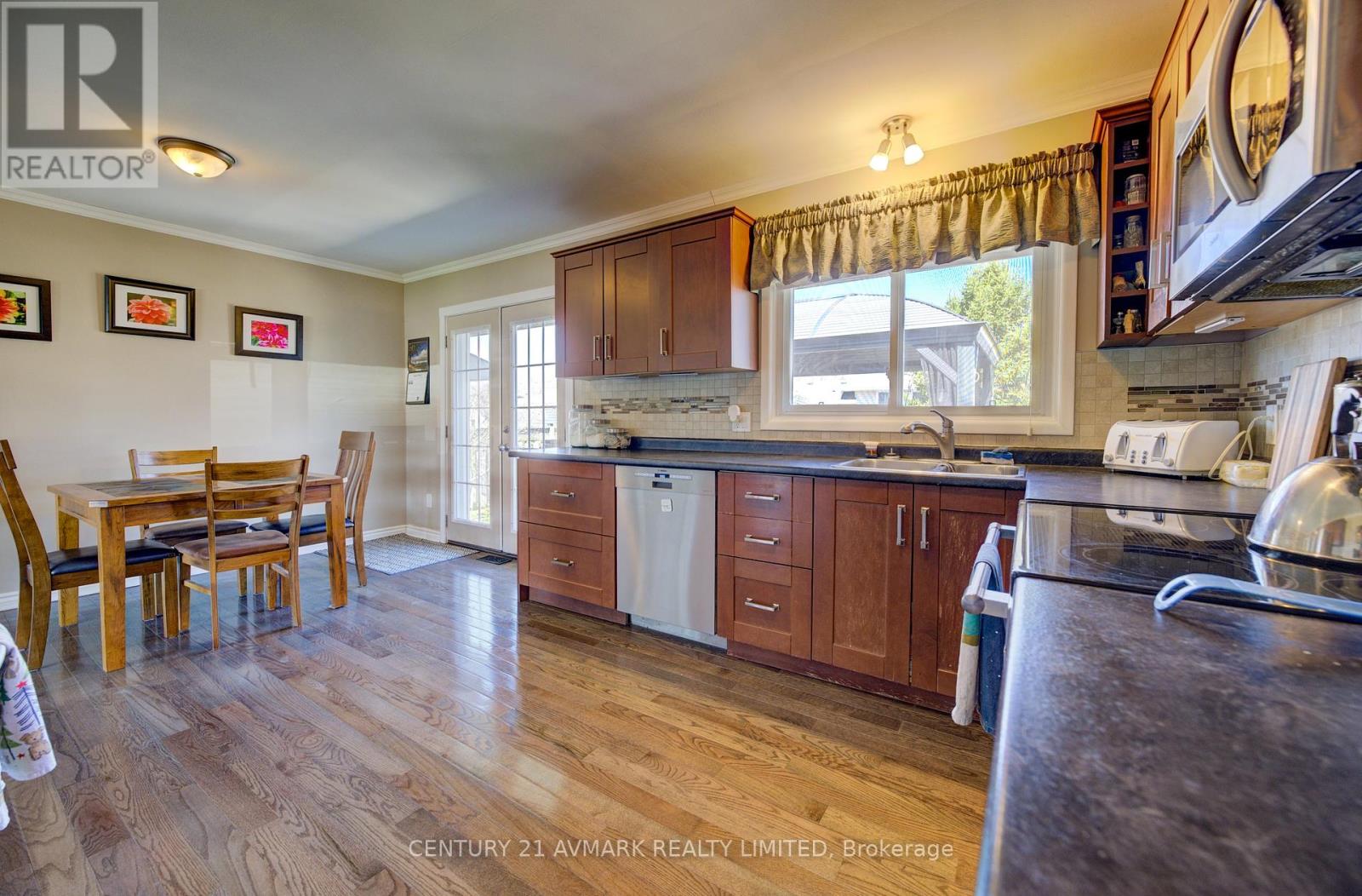 273 Lakeshore Road, St. Catharines, Ontario  L2M 1R9 - Photo 15 - X12094776