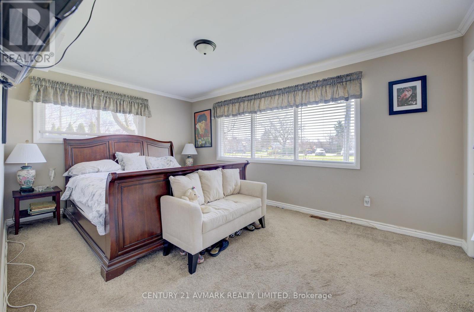 273 Lakeshore Road, St. Catharines, Ontario  L2M 1R9 - Photo 17 - X12094776