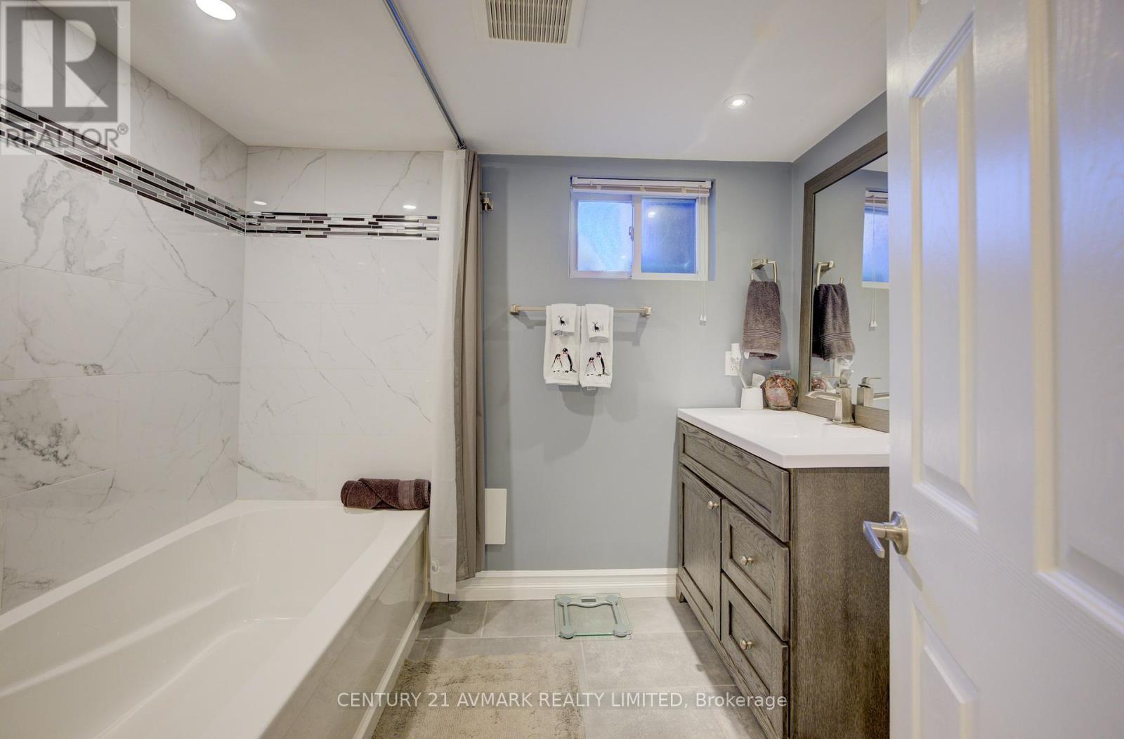 273 Lakeshore Road, St. Catharines, Ontario  L2M 1R9 - Photo 31 - X12094776