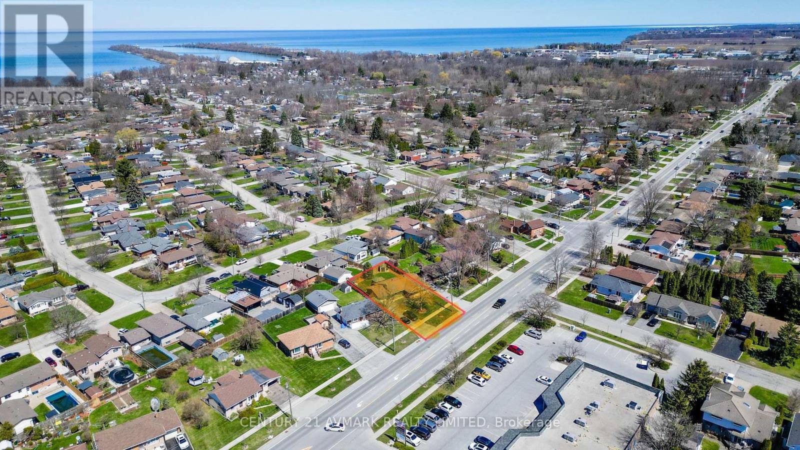 273 Lakeshore Road, St. Catharines, Ontario  L2M 1R9 - Photo 4 - X12094776