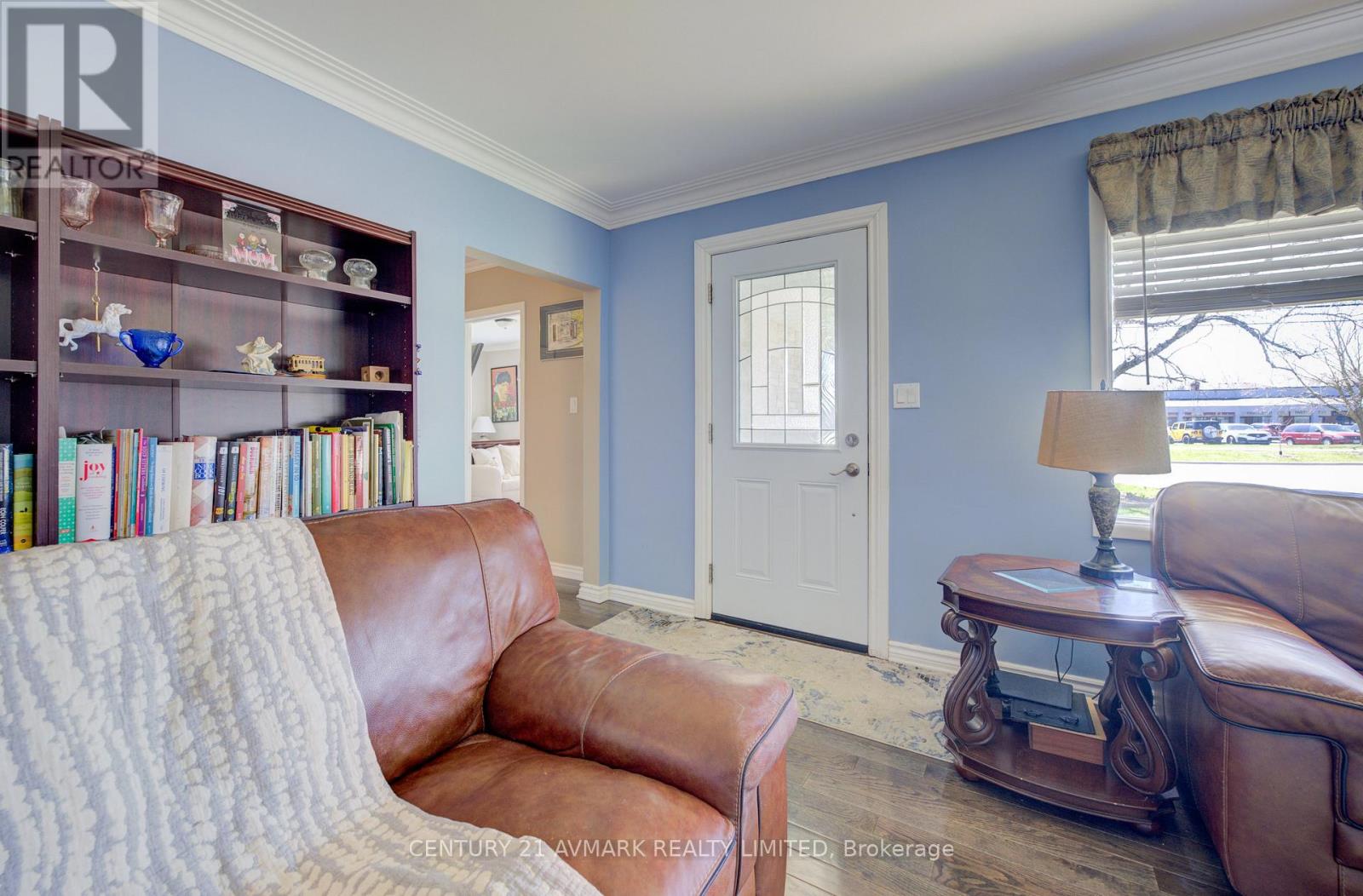 273 Lakeshore Road, St. Catharines, Ontario  L2M 1R9 - Photo 6 - X12094776
