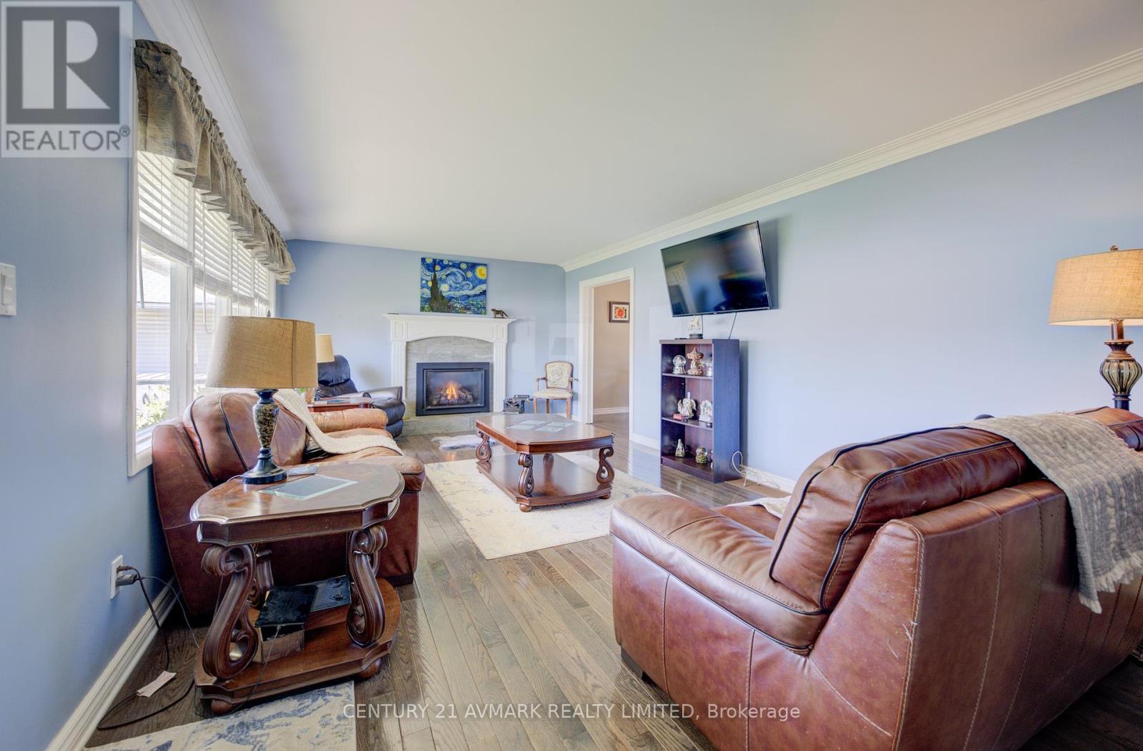 273 Lakeshore Road, St. Catharines, Ontario  L2M 1R9 - Photo 7 - X12094776