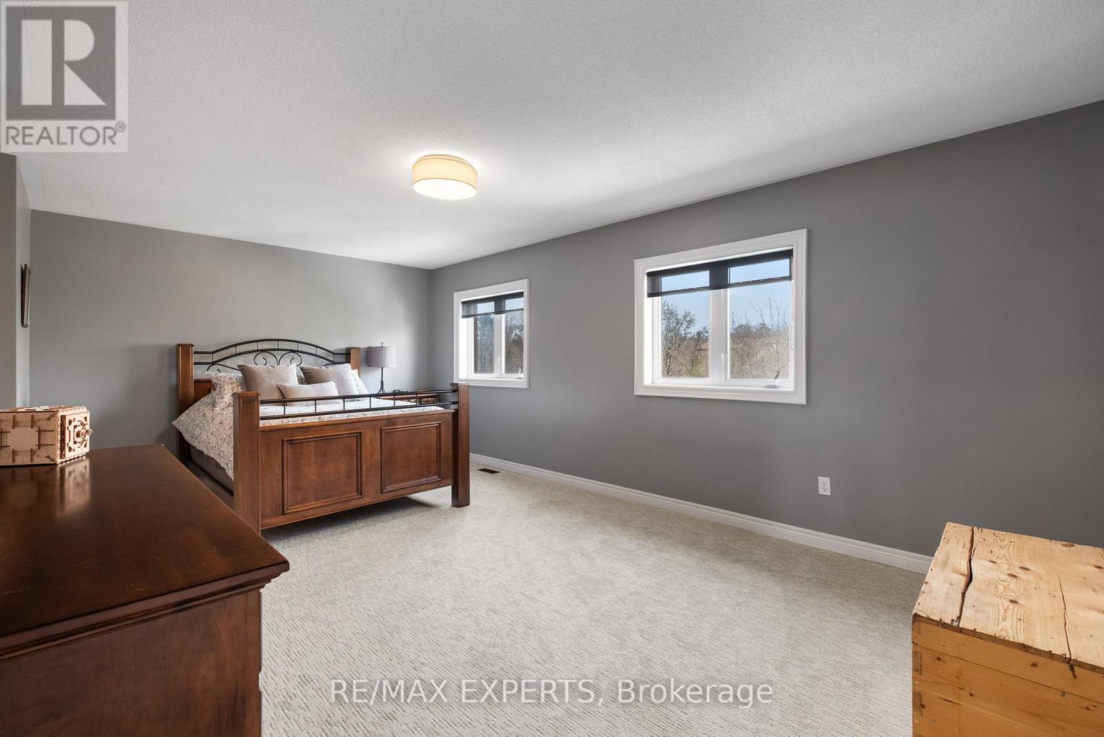 228 Sawmill Valley Drive, Newmarket (Summerhill Estates), Ontario  L3X 2W1 - Photo 10 - N12094766