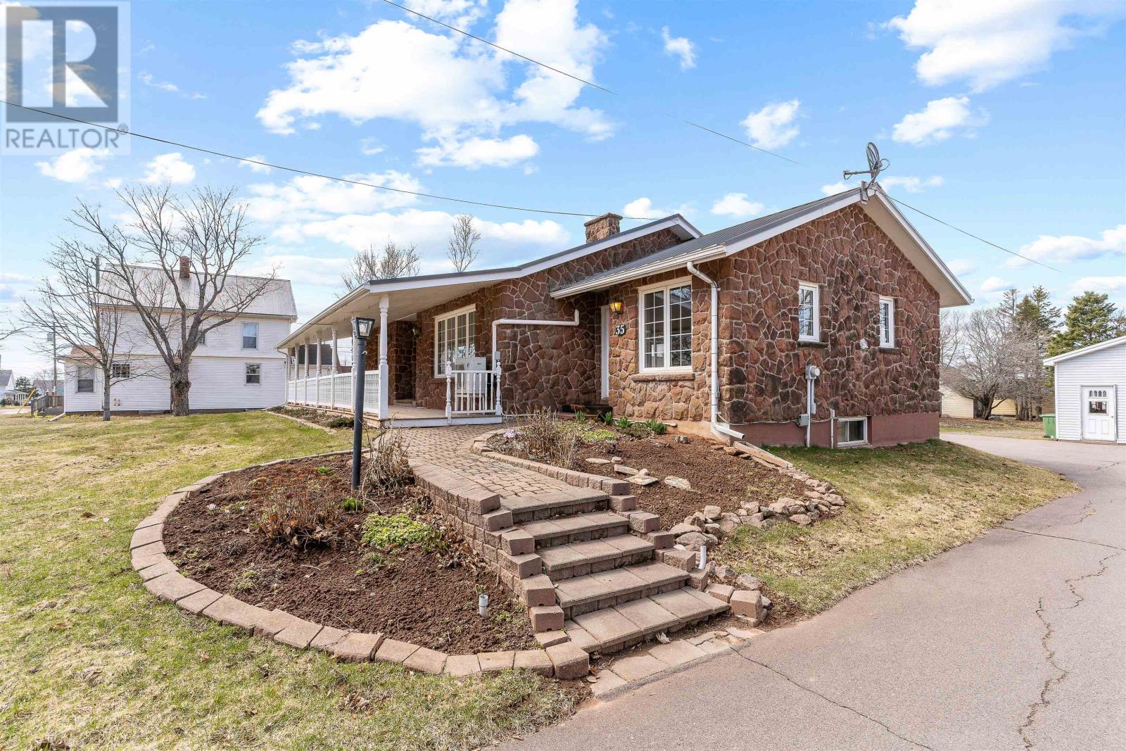35 Victoria Street, Kensington, Prince Edward Island  C0B 1M0 - Photo 2 - 202508395