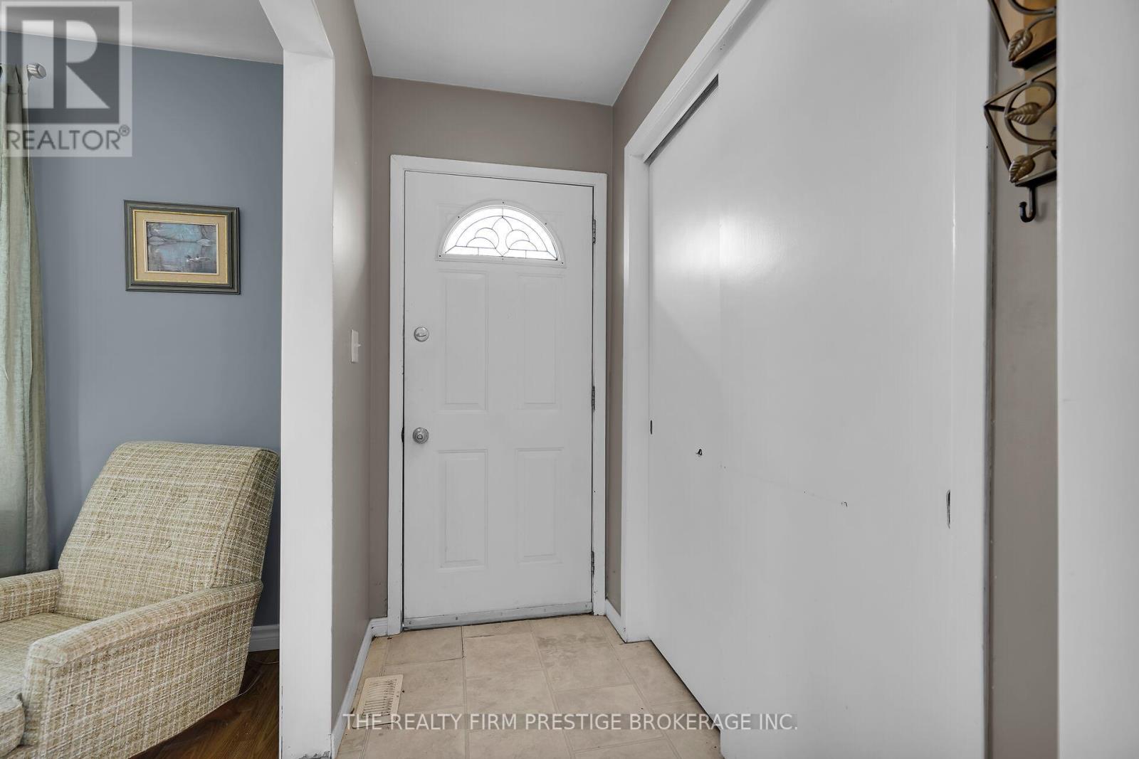 Photo 5 of 32 for 213 Highview Drive