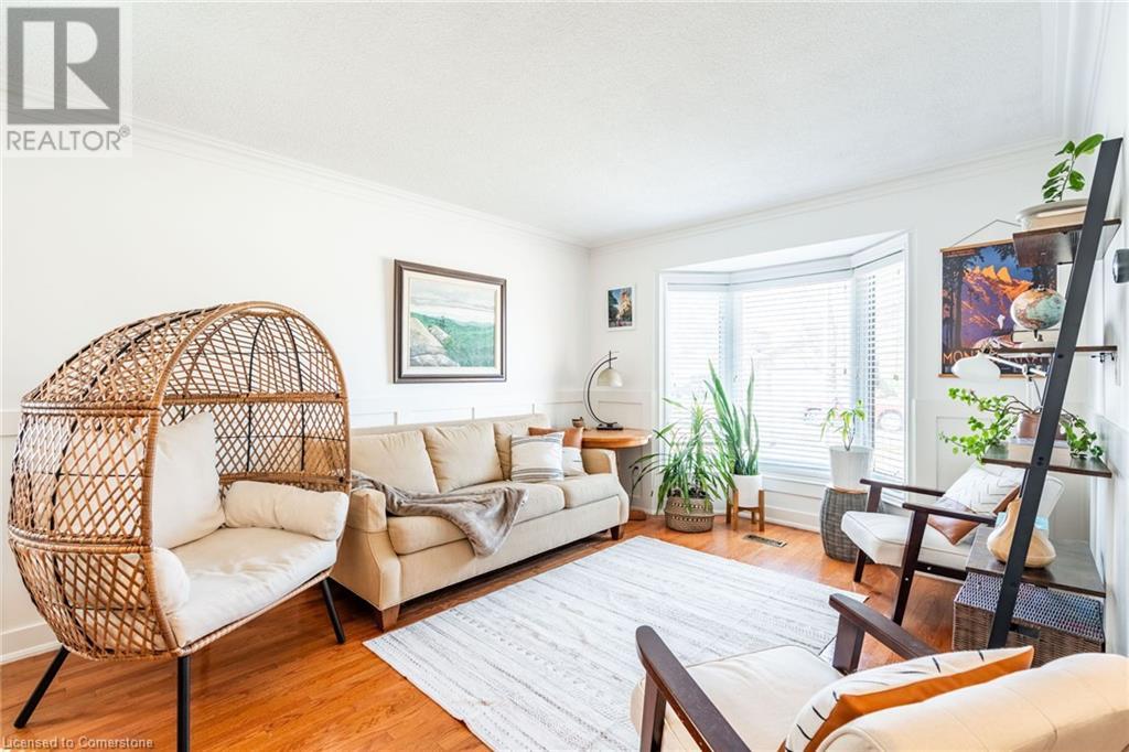Property at 31 LONEOAK Crescent image 2