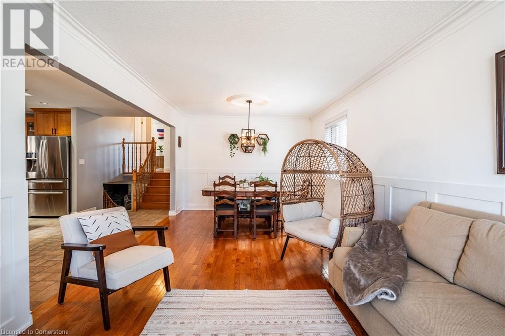 Property at 31 LONEOAK Crescent image 3