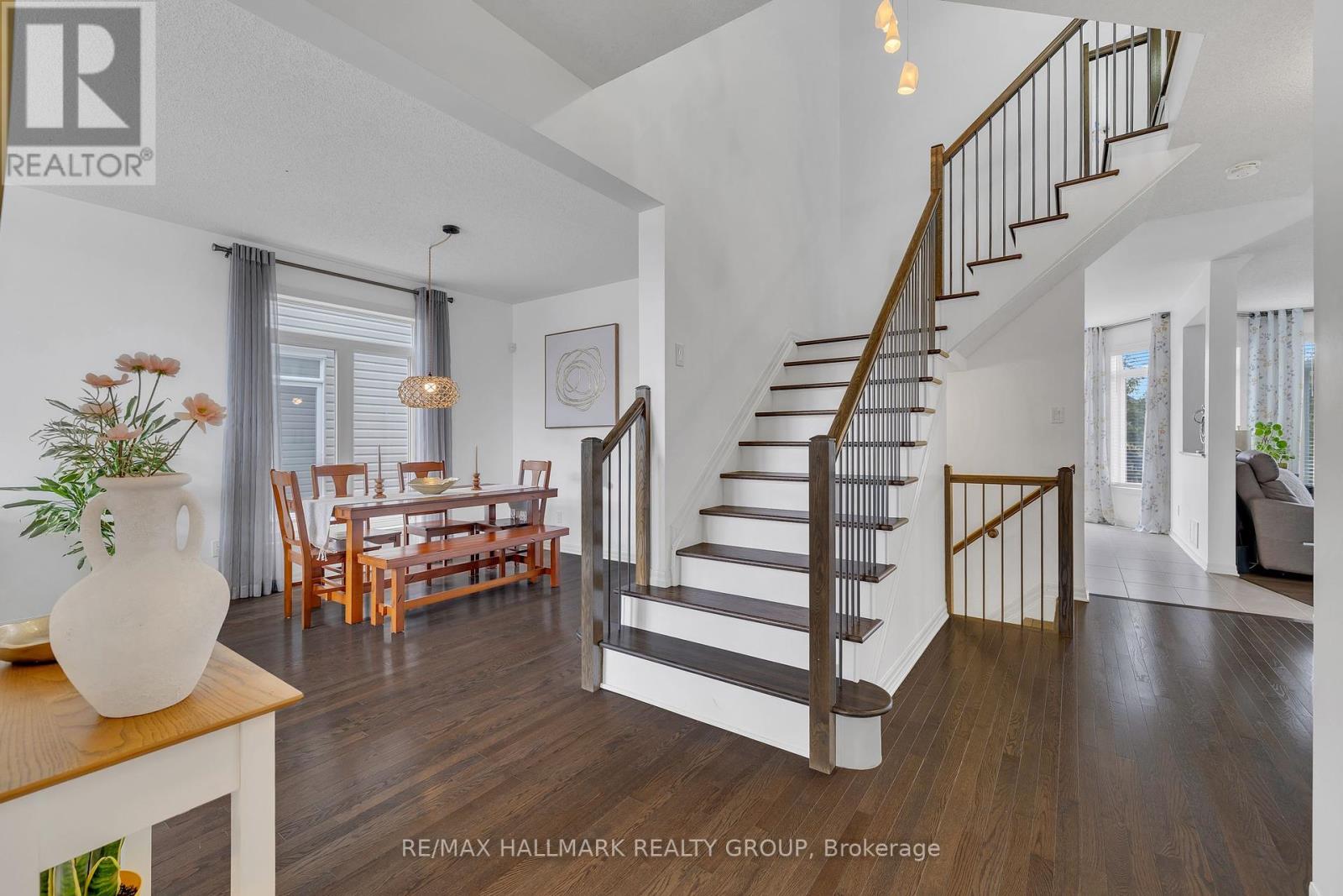 Property at 418 DOVEHAVEN STREET image 3