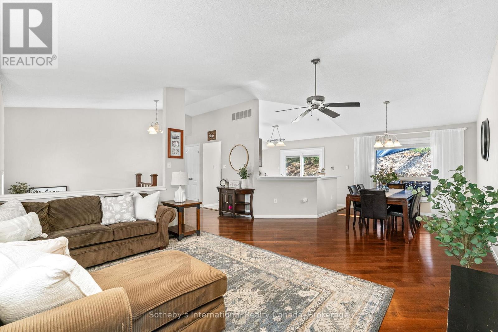 17 Sugarbush Road, Oro-Medonte, Ontario  L0K 1E0 - Photo 7 - S12094805