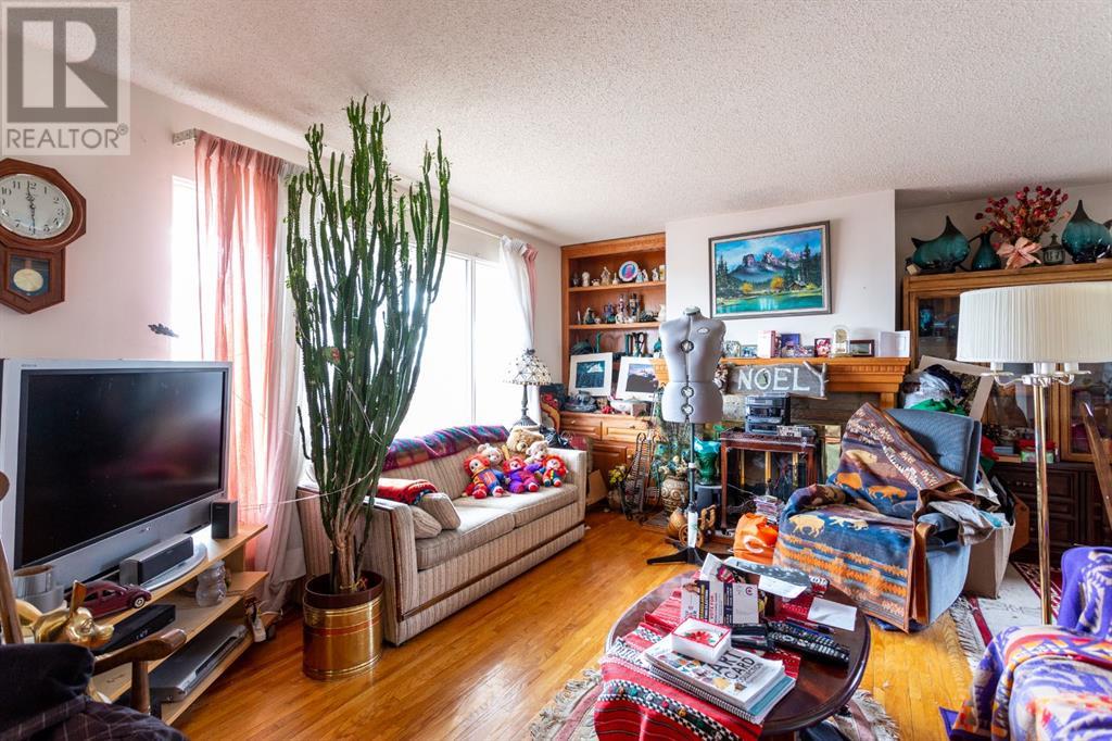 Property at 7803 Hunterslea Crescent NW image 5