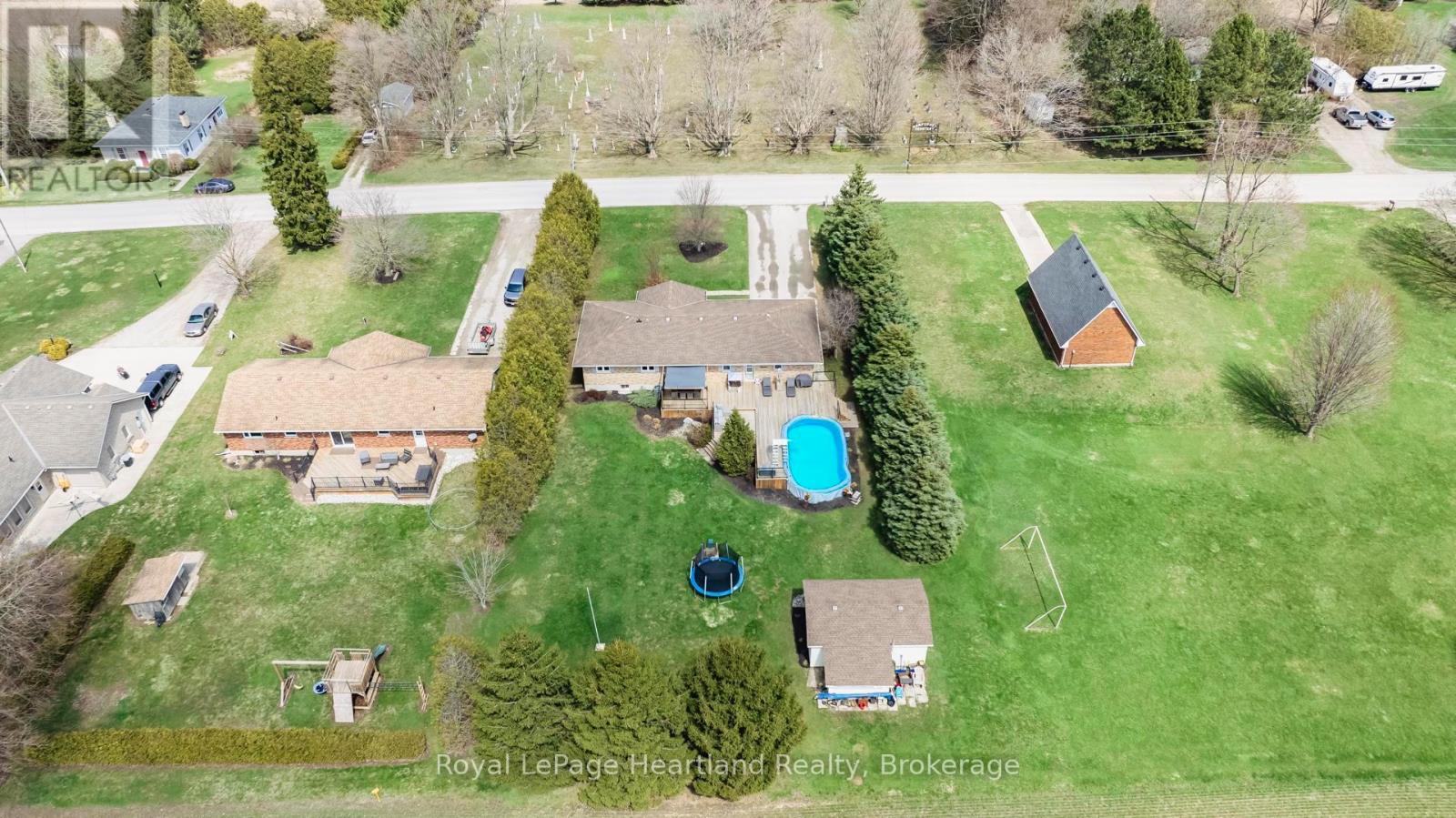 82 Harpurhey Road, Huron East, Ontario  N0K 1W0 - Photo 4 - X12094789