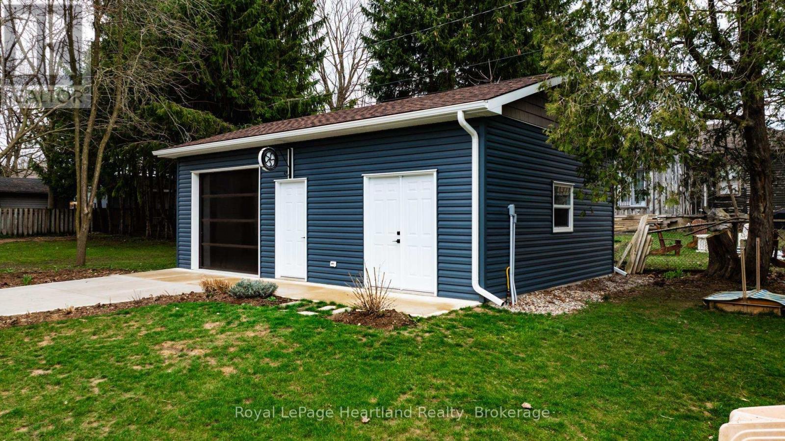 70 John Street, Huron East, Ontario  N0K 1W0 - Photo 8 - X12094791
