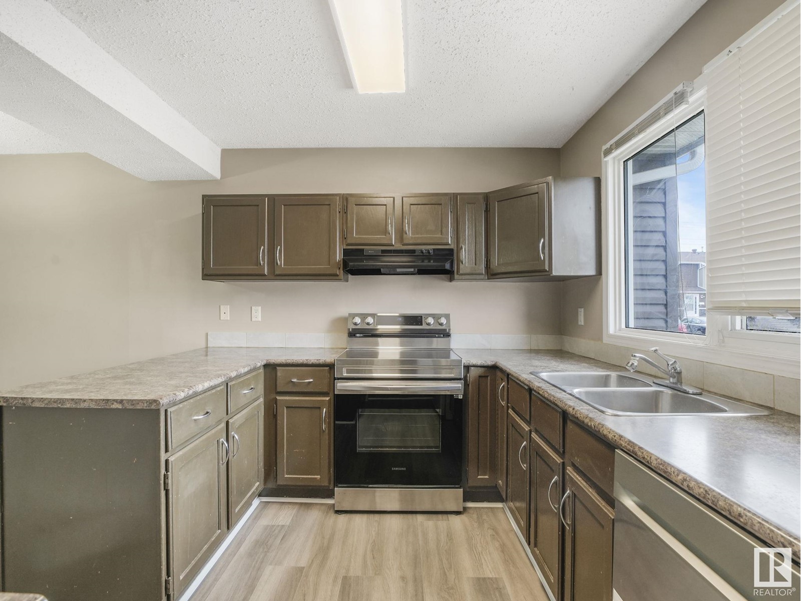 Property at #56 3115 119 ST NW image 5