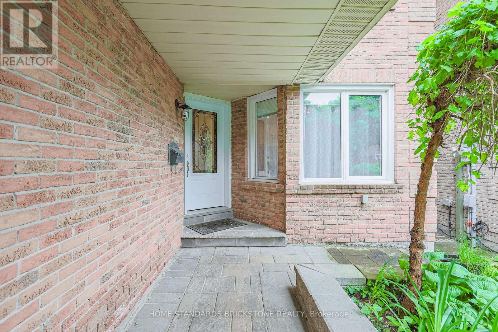 Property at 54 PETER ANDREW CRESCENT W image 3