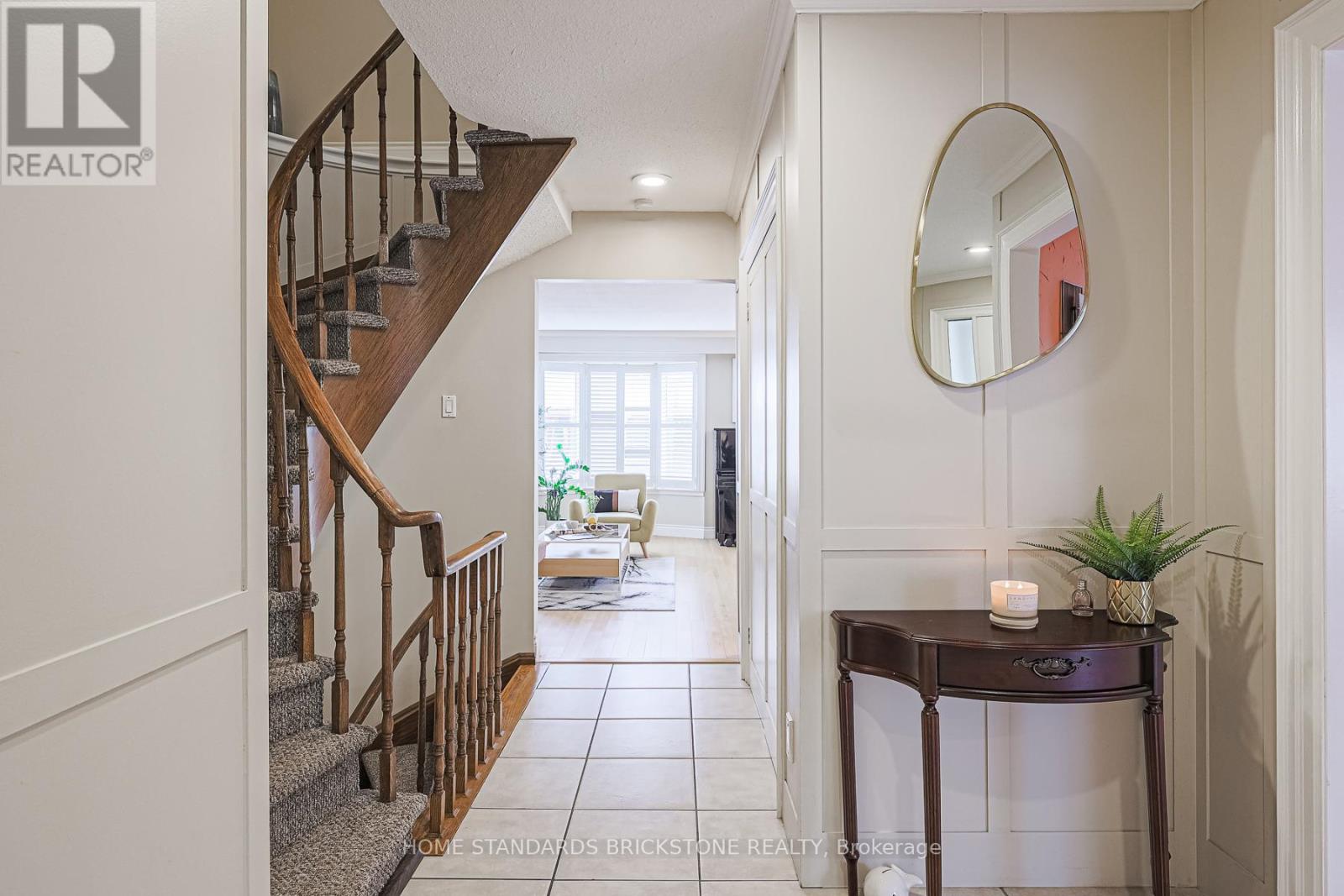 Property at 54 PETER ANDREW CRESCENT W image 5