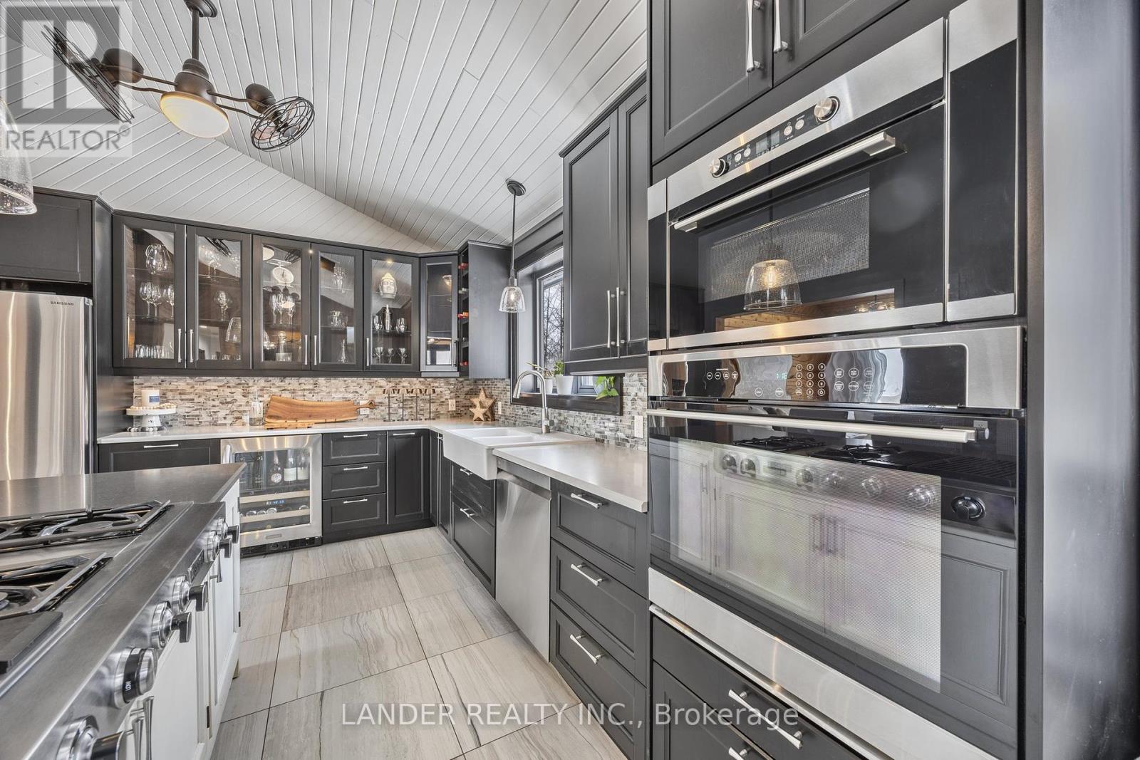 33 Morgans Road, East Gwillimbury (Holland Landing), Ontario  L9N 0E7 - Photo 6 - N12094858