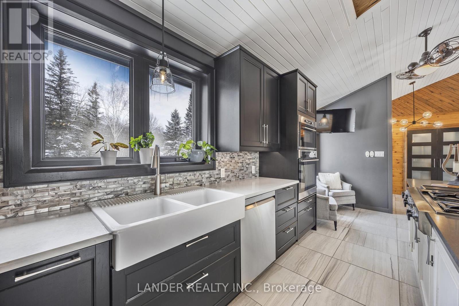 33 Morgans Road, East Gwillimbury (Holland Landing), Ontario  L9N 0E7 - Photo 8 - N12094858