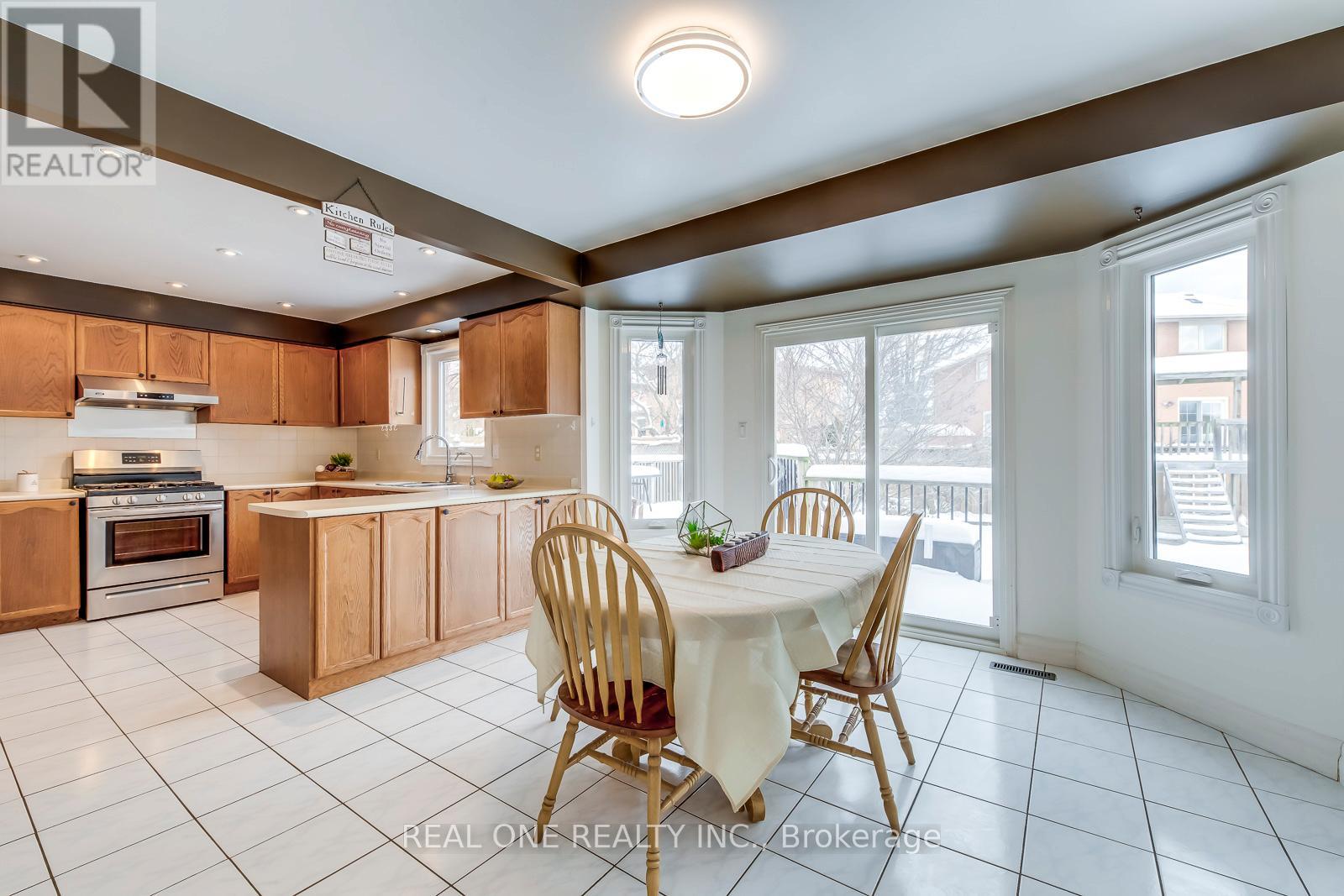 1389 Heritage Way, Oakville, Ontario  L6M 3C2 - Photo 11 - W12094839
