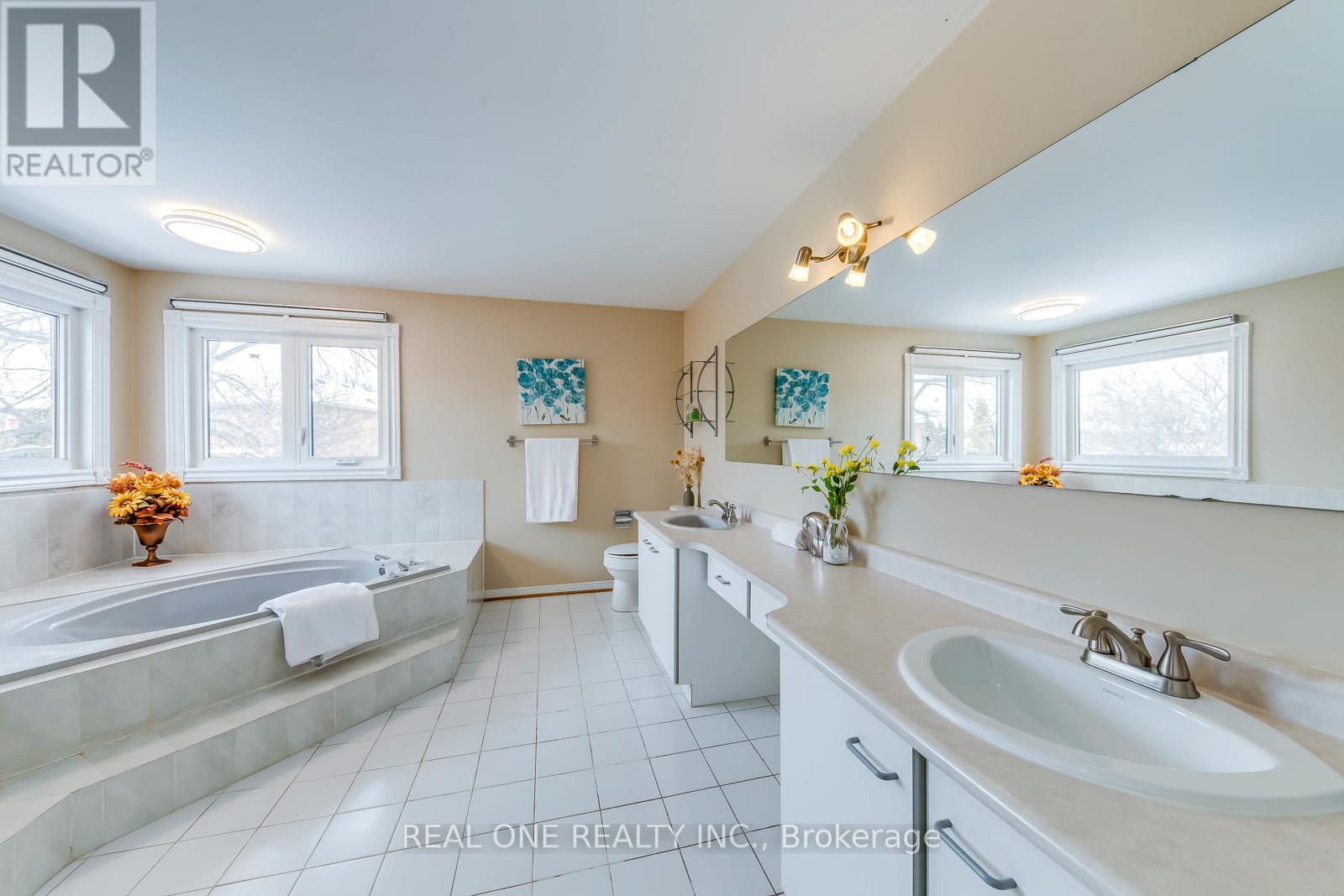 1389 Heritage Way, Oakville, Ontario  L6M 3C2 - Photo 20 - W12094839