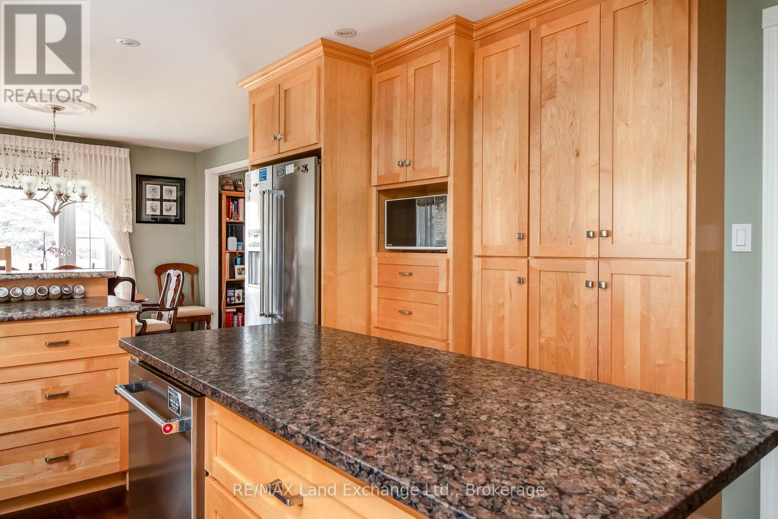663 Ashwell Crescent, Saugeen Shores, Ontario  N0H 2C3 - Photo 11 - X12094963