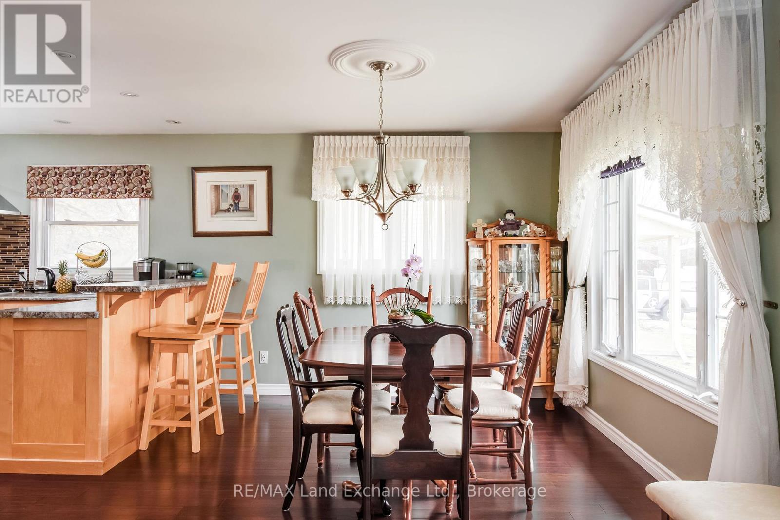 663 Ashwell Crescent, Saugeen Shores, Ontario  N0H 2C3 - Photo 8 - X12094963