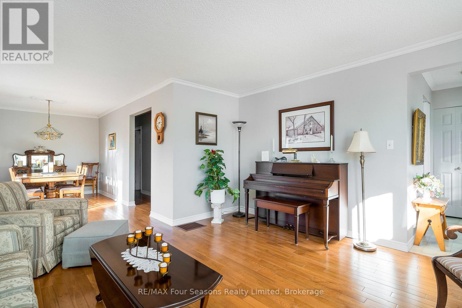 126 Orchard Drive, Blue Mountains, Ontario  N0H 2P0 - Photo 9 - X12094986