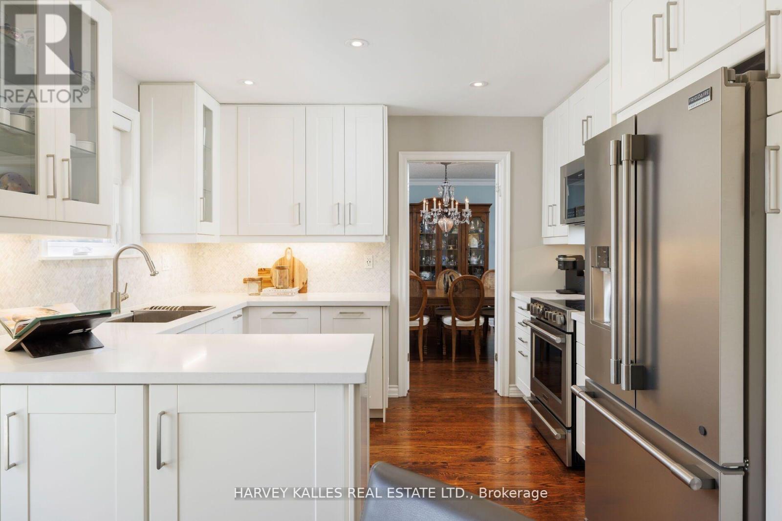124 Abbeywood Trail, Toronto, Ontario  M3B 3B5 - Photo 12 - C12094896