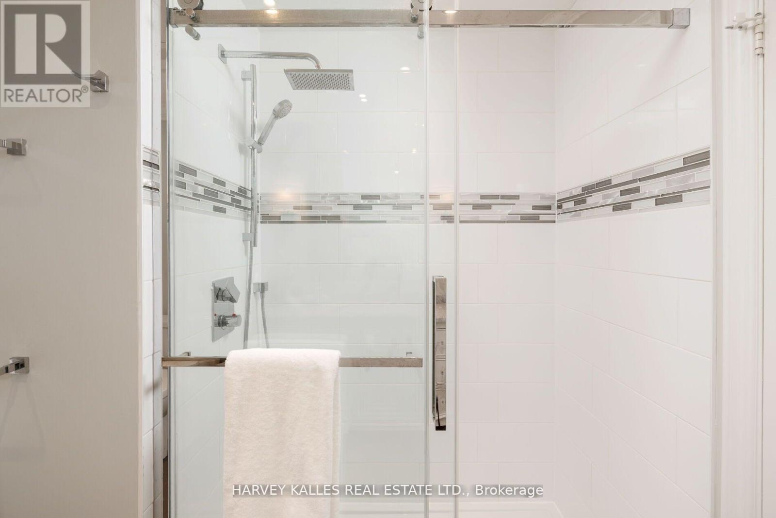 124 Abbeywood Trail, Toronto, Ontario  M3B 3B5 - Photo 25 - C12094896