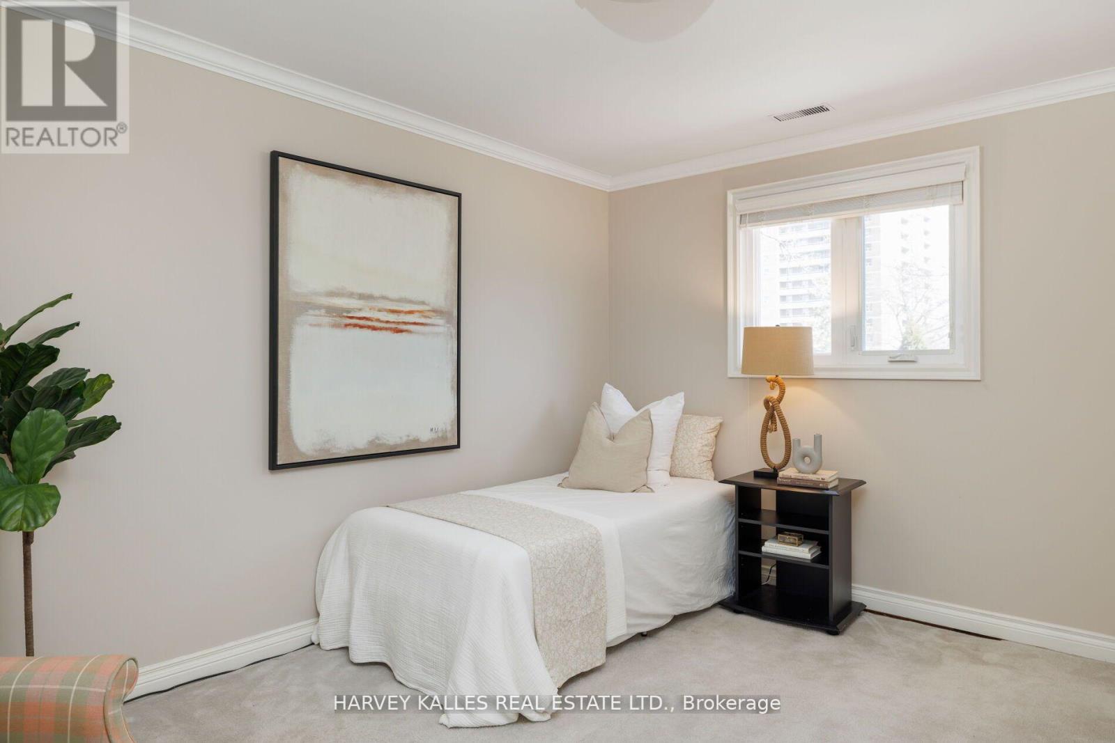 124 Abbeywood Trail, Toronto, Ontario  M3B 3B5 - Photo 29 - C12094896