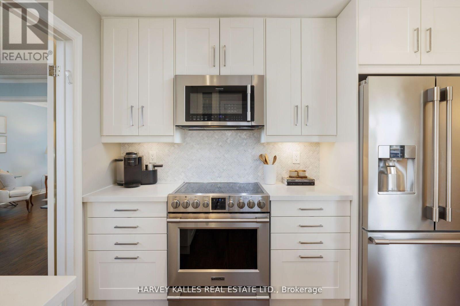 124 Abbeywood Trail, Toronto, Ontario  M3B 3B5 - Photo 8 - C12094896