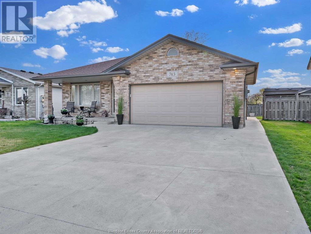 Property at 743 Richmond image 3