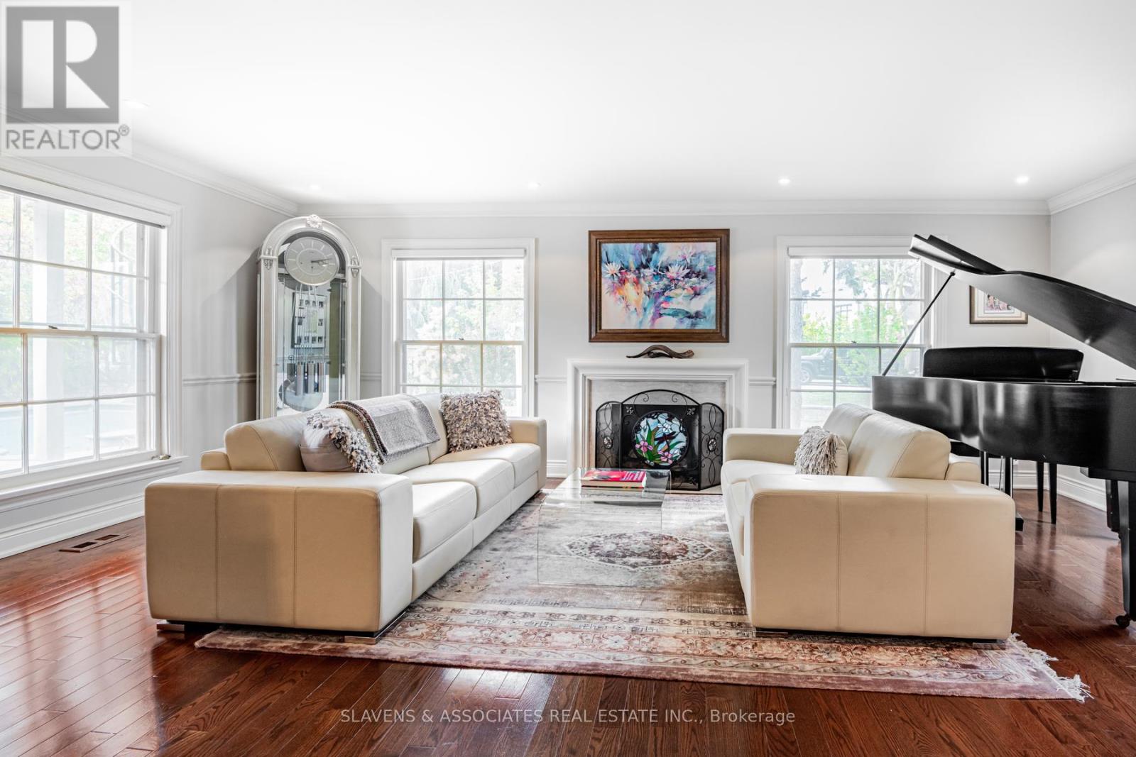 Property at 18 HAMMOK CRESCENT image 4