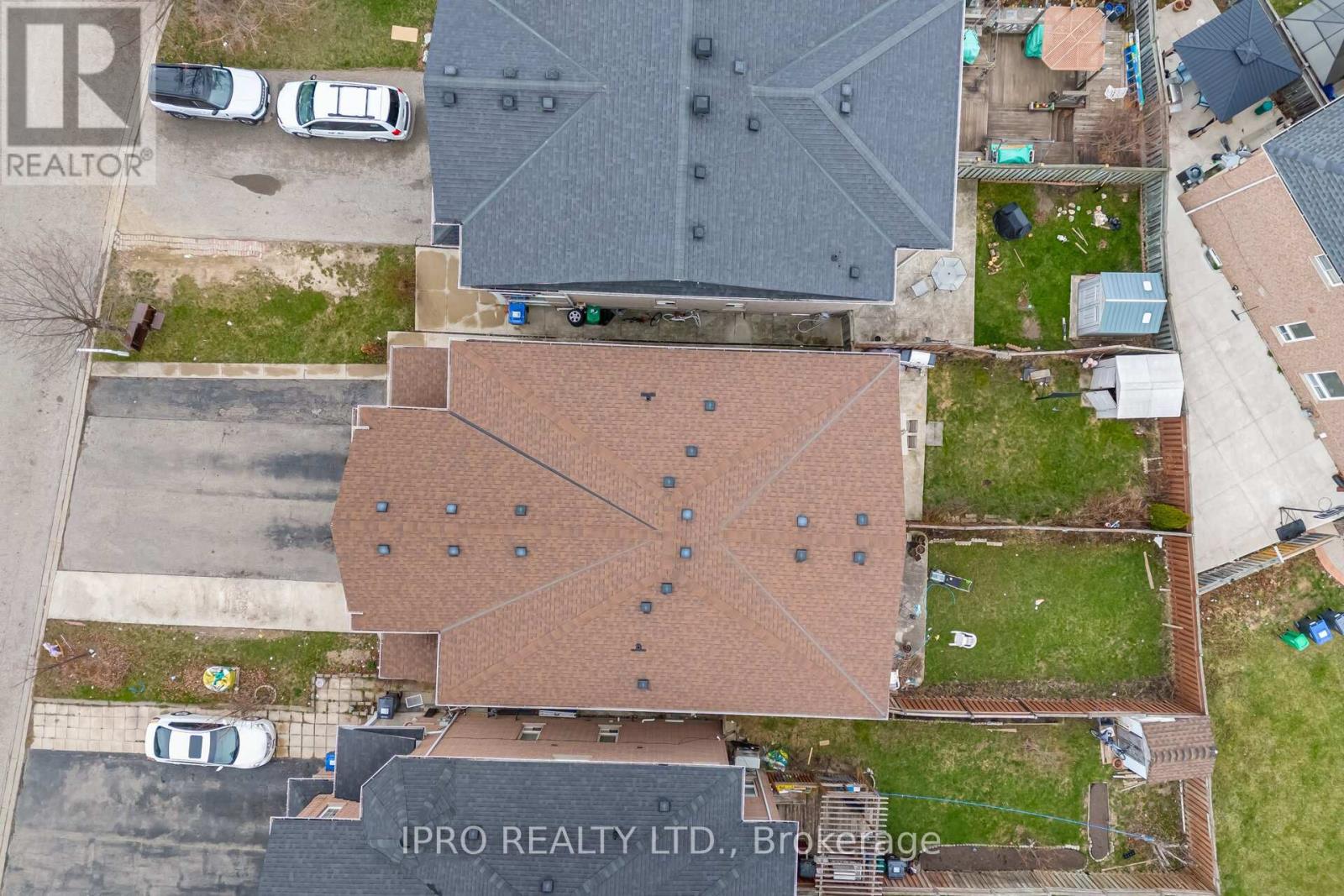 803 Khan Crescent, Mississauga, Ontario  L5V 2R2 - Photo 3 - W12094923