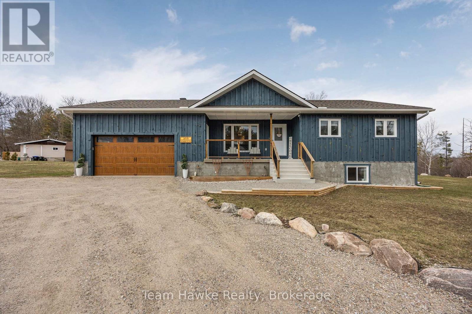 203 Robert Street W, Penetanguishene, Ontario  L9M 1P8 - Photo 2 - S12086920