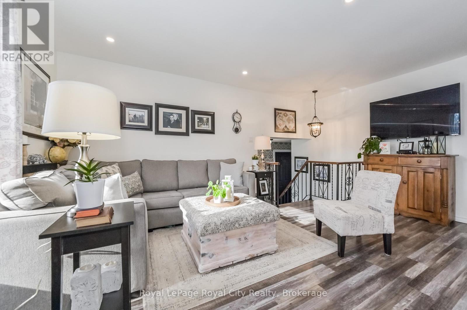 Property at 18 ISLINGTON AVENUE image 5