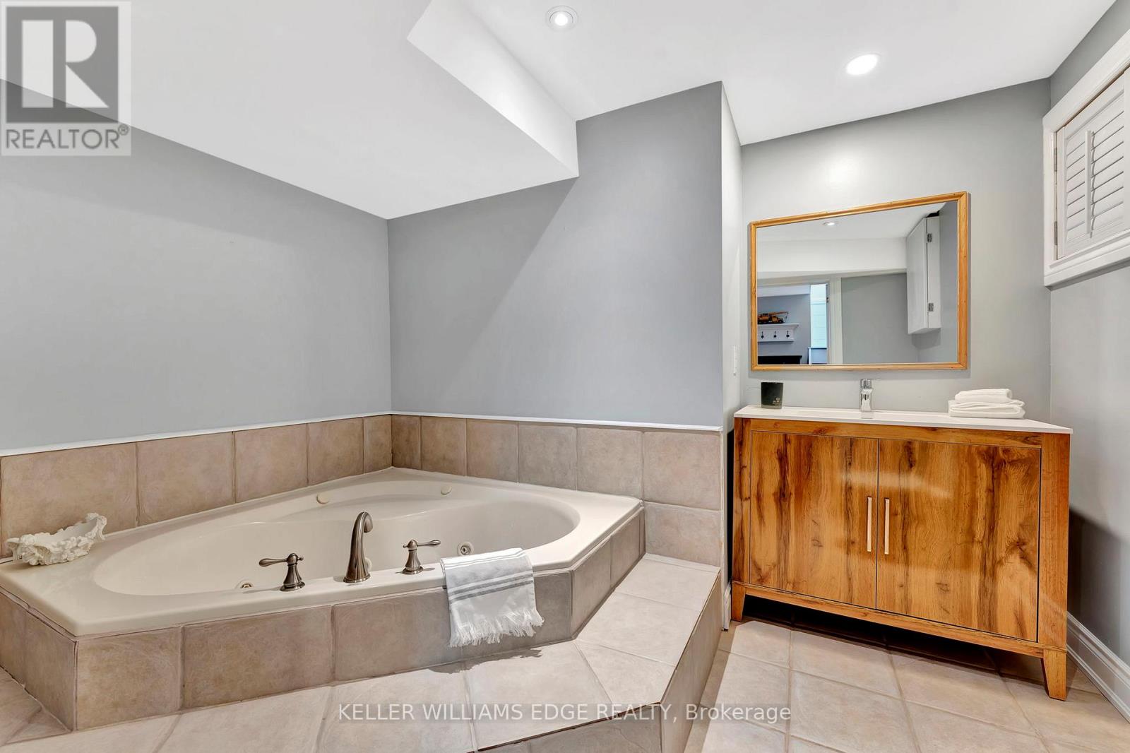 635 Inverness Avenue, Burlington (Lasalle), Ontario  L7T 3S9 - Photo 25 - W12011903