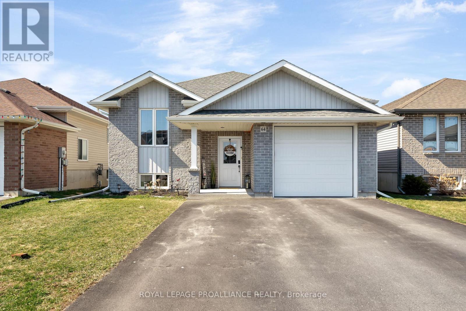 Property at 64 CORTLAND CRESCENT image 2