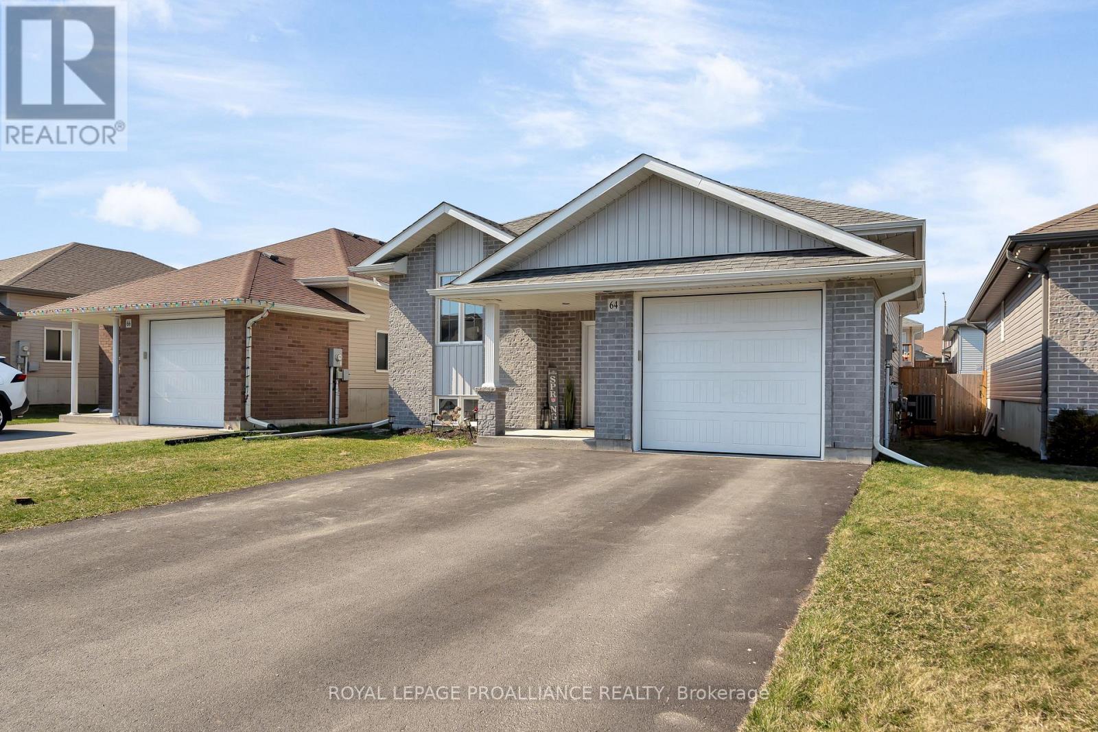 Property at 64 CORTLAND CRESCENT image 3