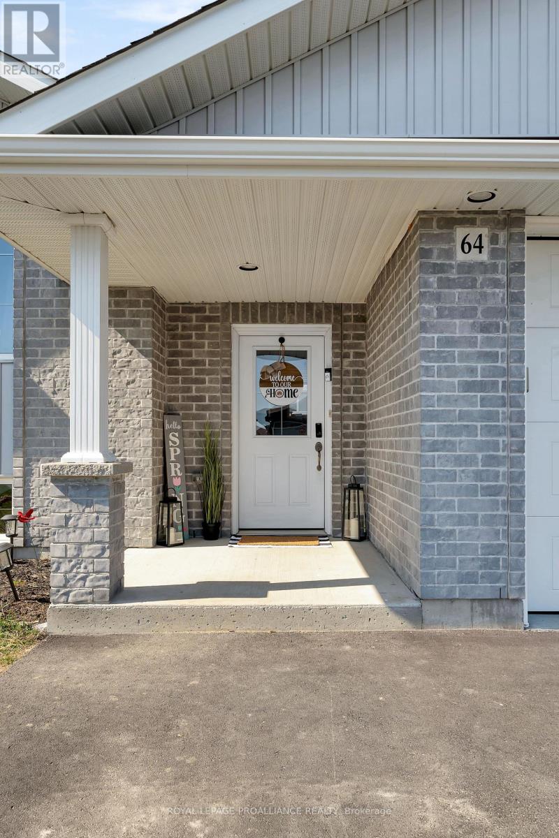 Property at 64 CORTLAND CRESCENT image 4